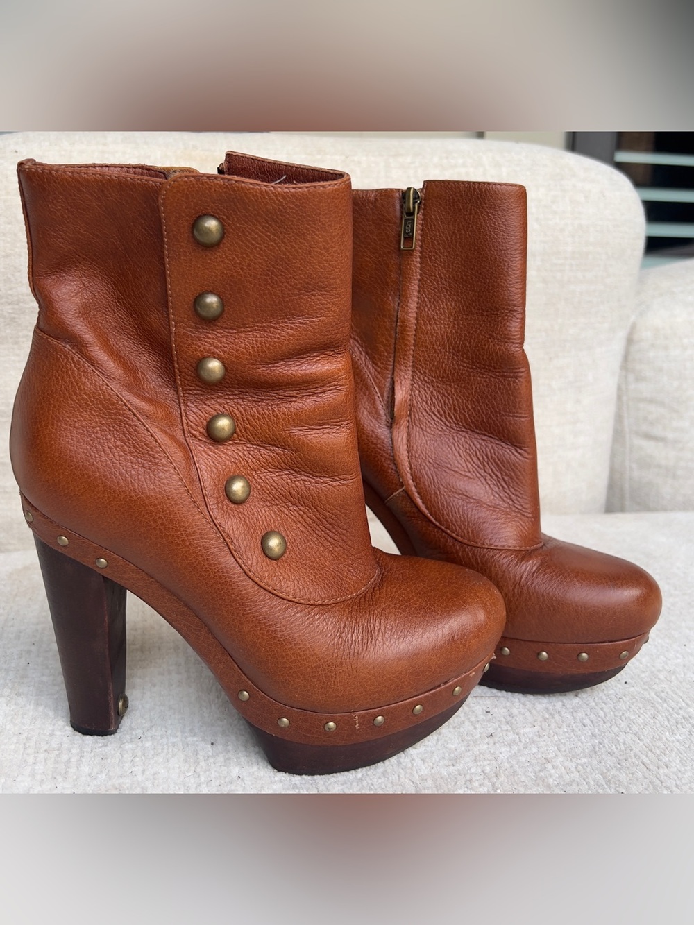UGG Australia COSMIA Chestnut Brown Leather Platform Heel Boot
